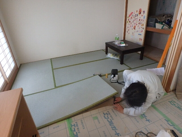 畳の寸法を測る