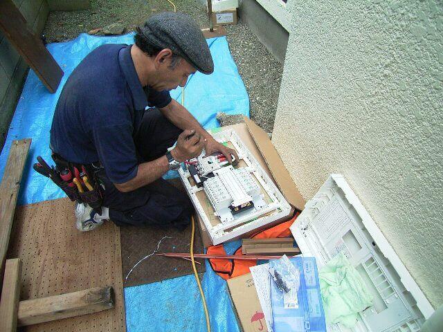 新規分電盤の取り付け準備