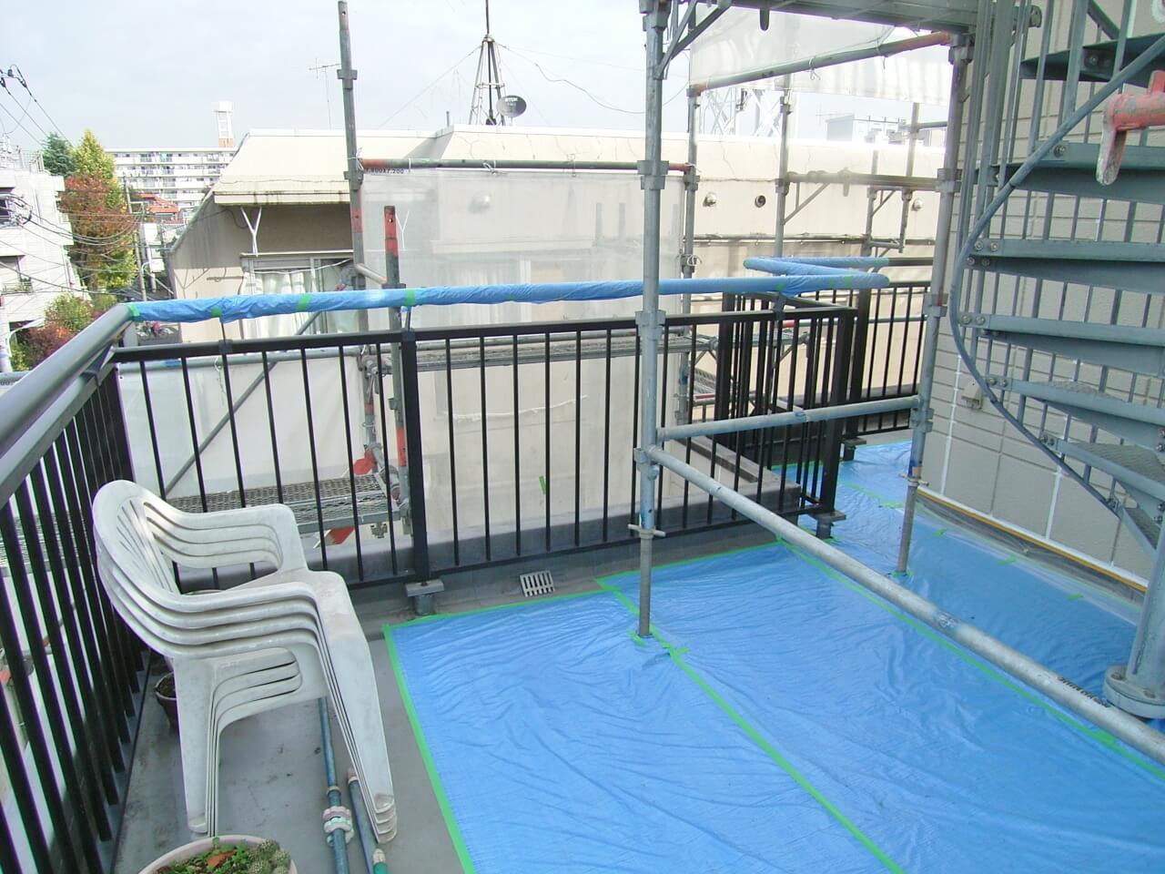 らせん階段周囲の床養生