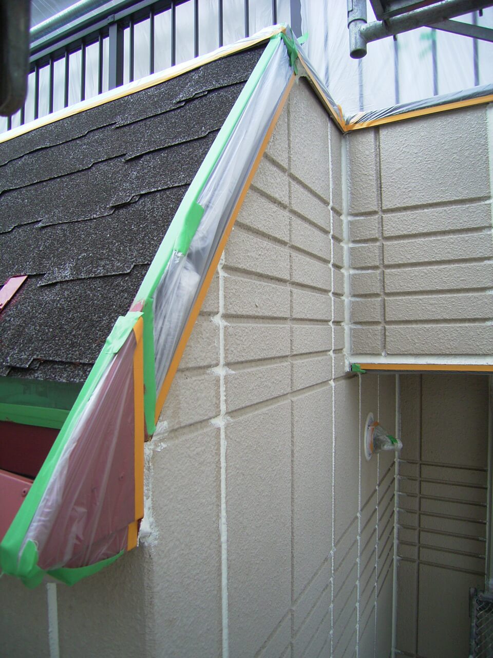 屋根の破風板金の養生