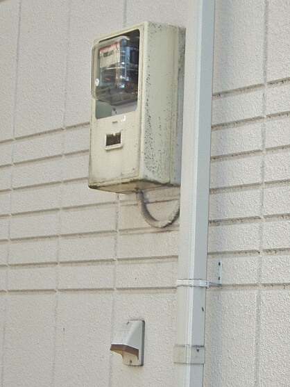 塗装前の電気メーターボックス