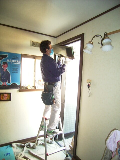 上枠を取り付け