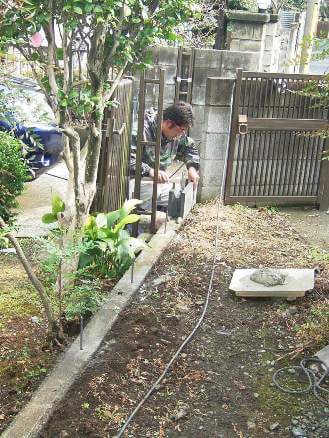 水準器で調整する