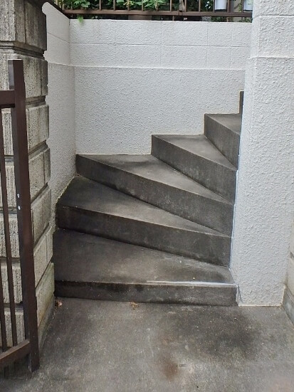 リフォーム前の階段