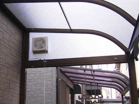 テラス囲いに換気扇の付け
