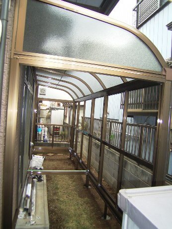 テラス囲い組立工事