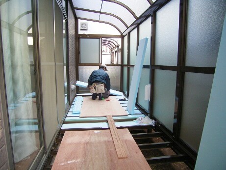 断熱材の敷き込み
