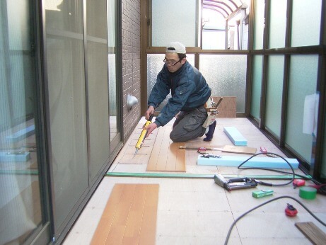 テラス囲い内部の工事