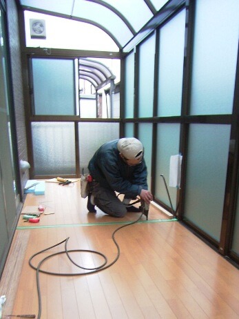 テラス囲いの床工事