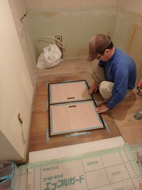 床下収納庫の蓋を仕上げる