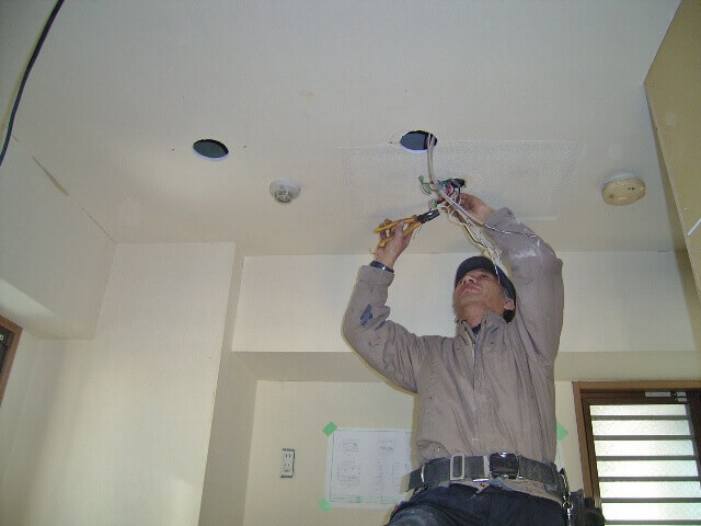 キッチン天井の照明工事