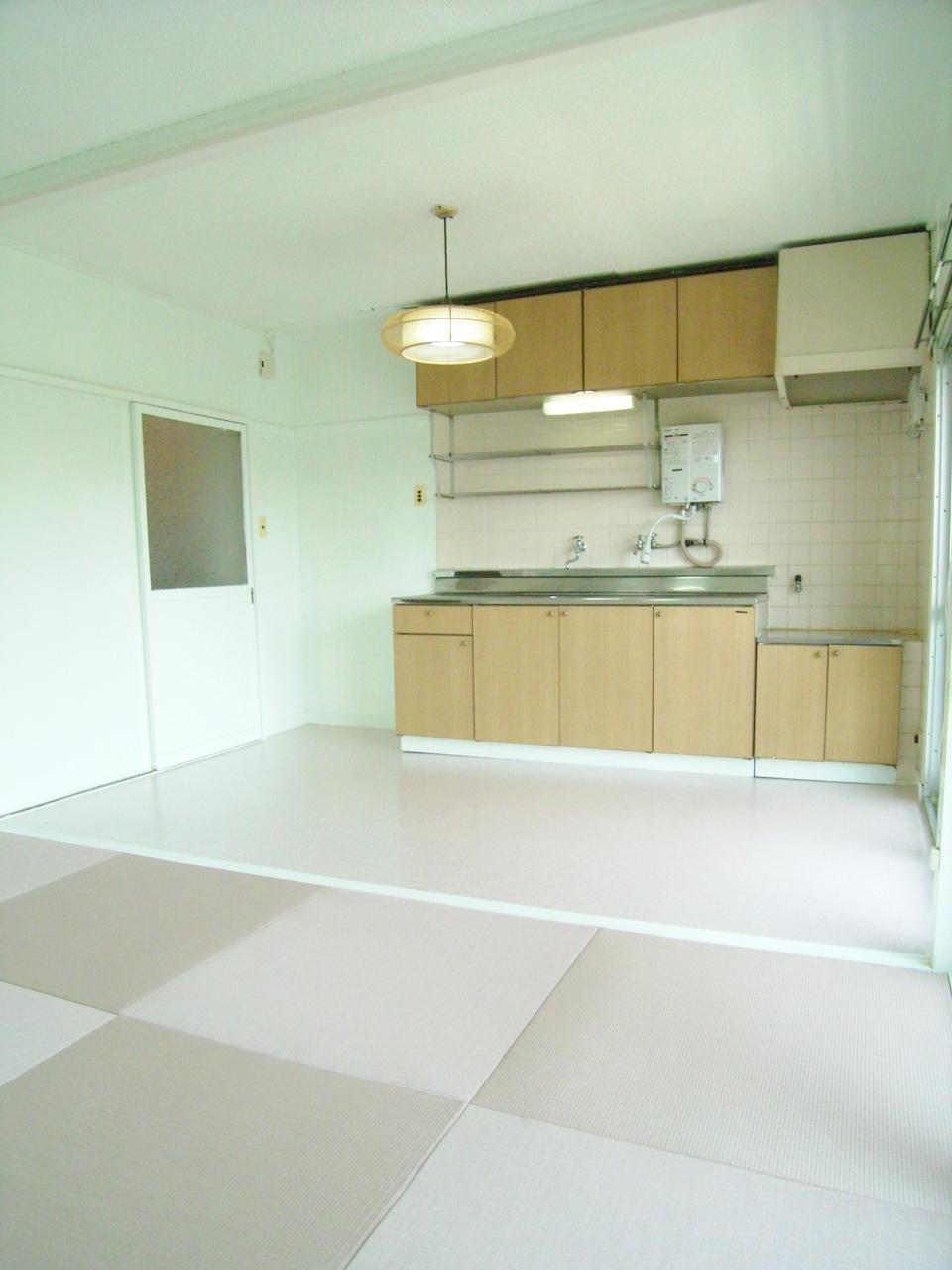 リフォーム後の広々とした部屋