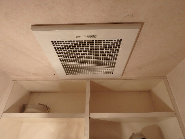 カバー取付後のトイレ換気扇