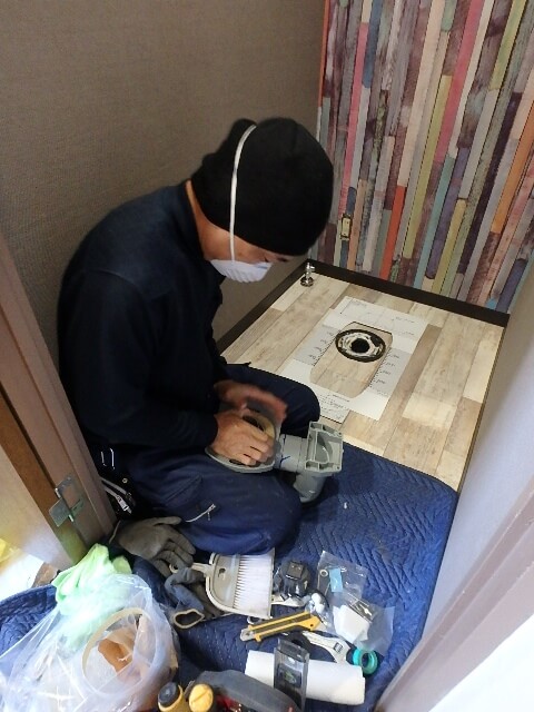 排水アジャスターを組み立てる